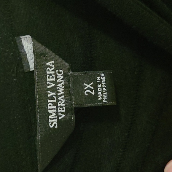 Simply Vera Wang black top - Picture 3 of 5